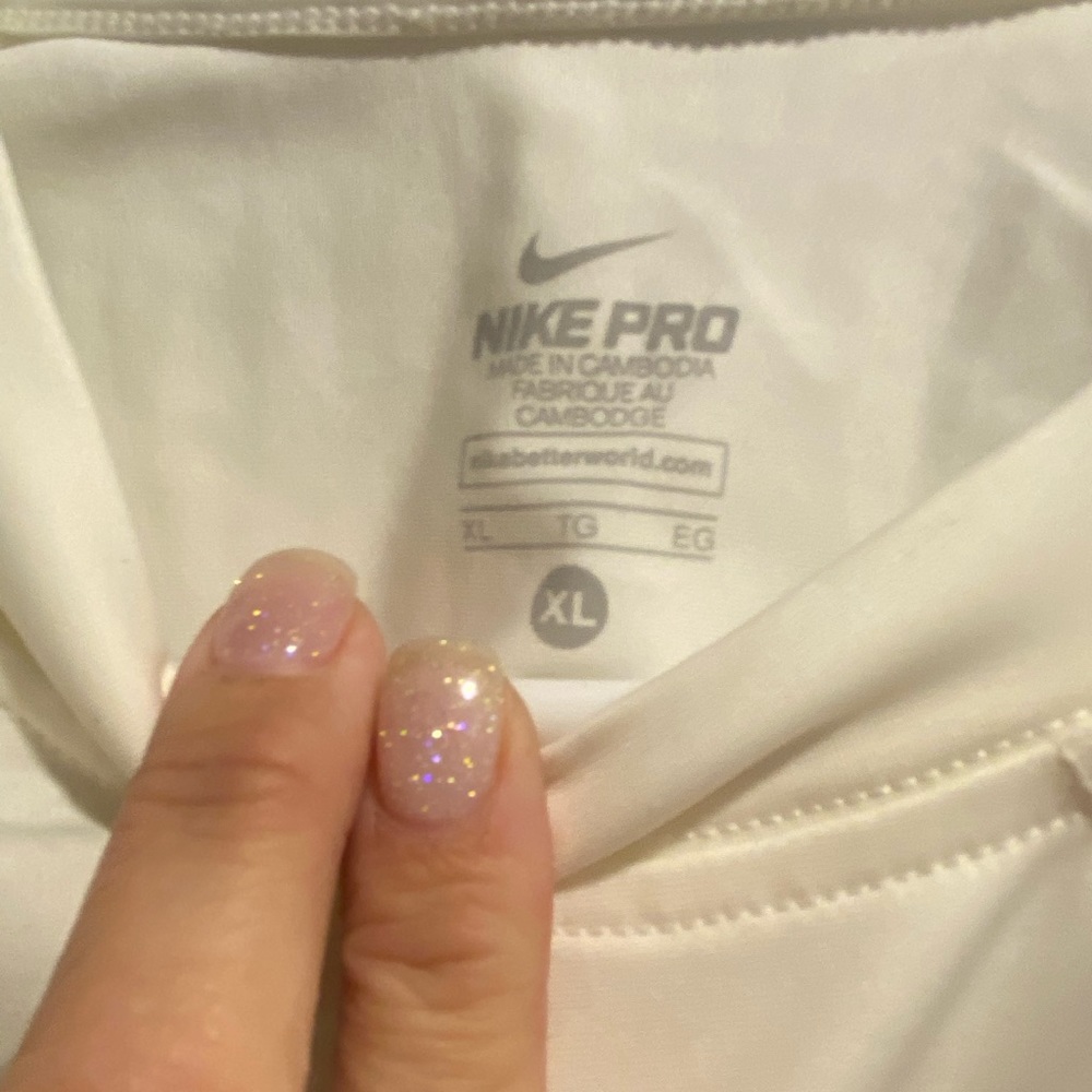 Brand new under pads Nike top - Picture 2 of 3